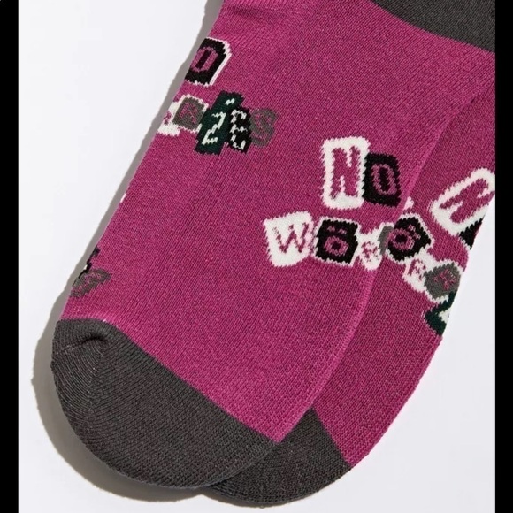NWT URBAN OUTFITTERS NO WORRIES ATHLETIC CREW SOCKS - Picture 1 of 3